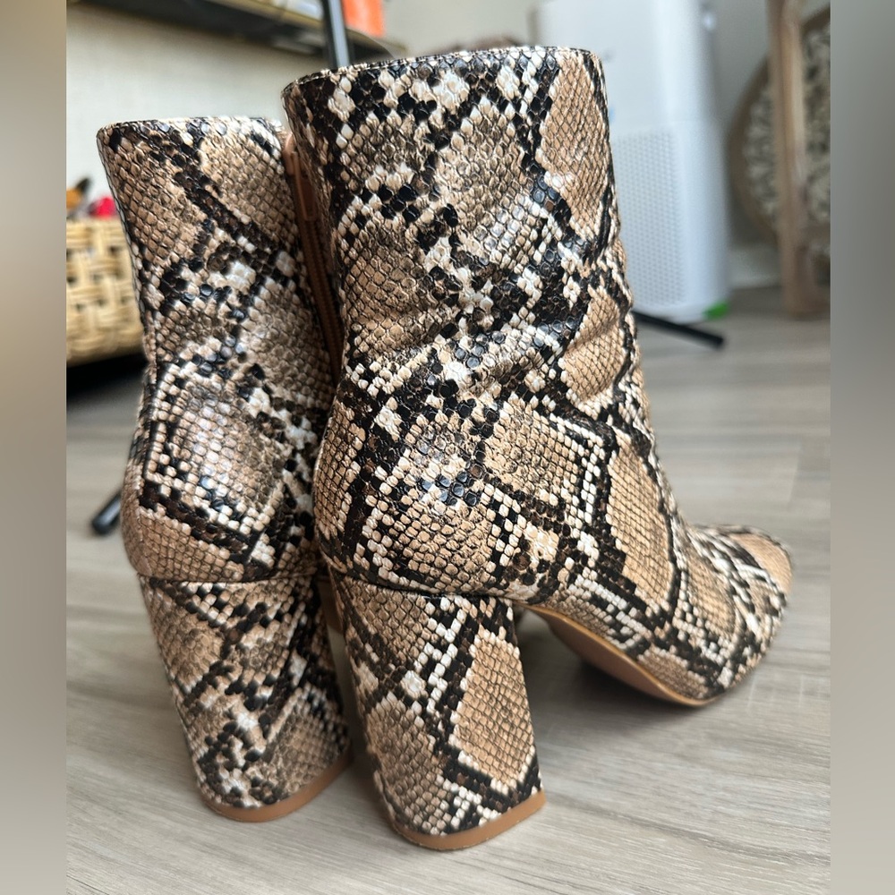 Lulus Boots 7.5 - Picture 6 of 7